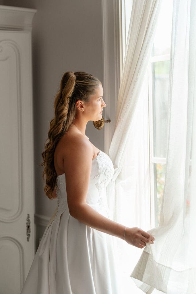 Hannah getting ready for her wedding at Pinnacle Golf Club in Ohio